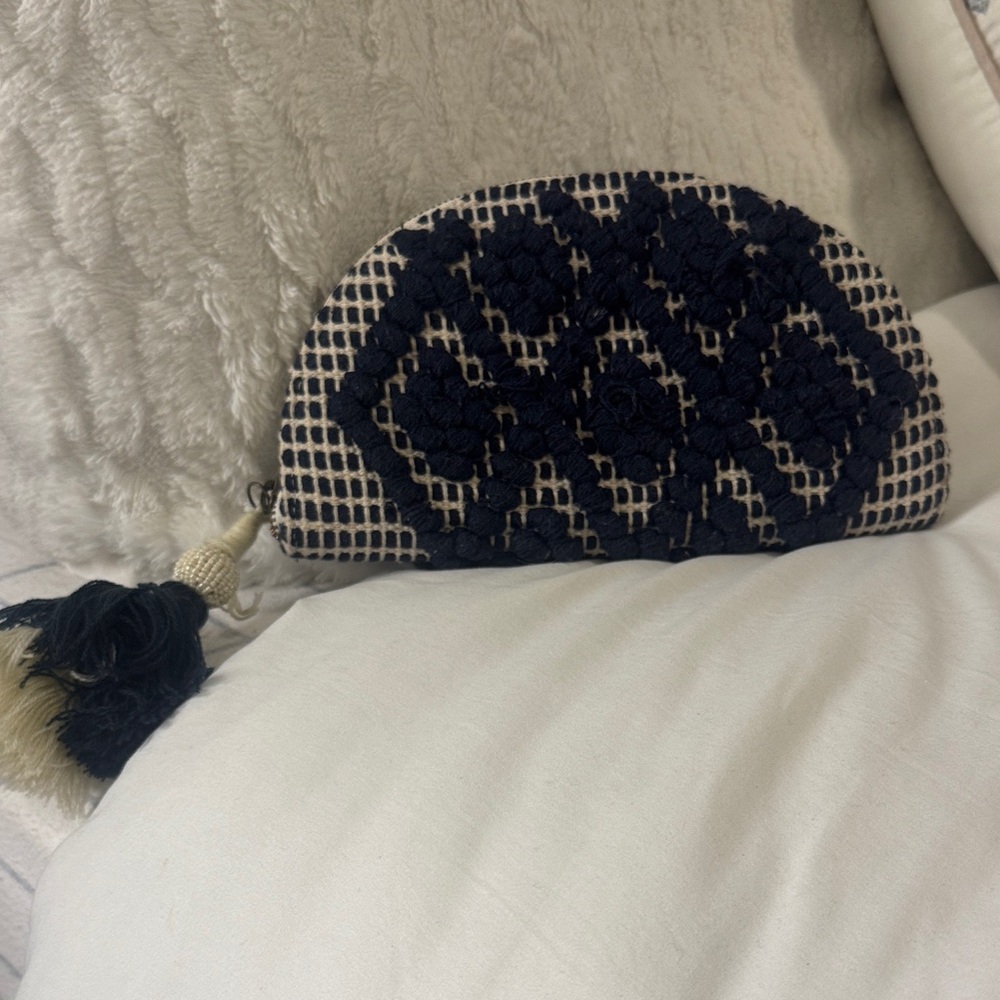Universal Thread Navy And Beige Patterned Clutch - image 1